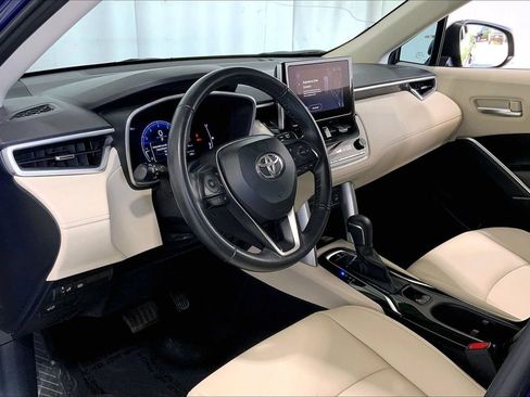Used 2023 Toyota Corolla Cross XLE w/ Convenience Package FWD image 14