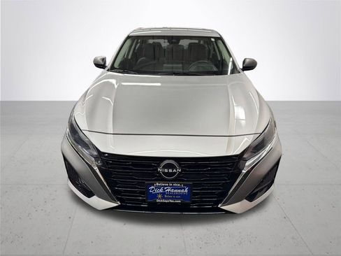 Used 2024 Nissan Altima 2.5 SV image 10