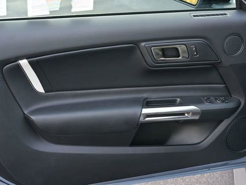 Used 2022 Ford Mustang Shelby GT500 w/ Carbon Fiber Track Pack image 24