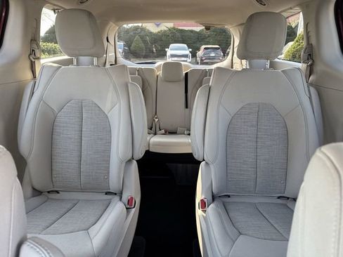 Used 2018 Chrysler Pacifica Touring Plus image 26