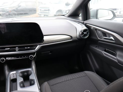 Used 2025 Chevrolet Equinox EV LT image 13