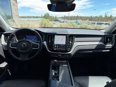 Used 2024 Volvo XC60 B5 Core w/ Protection Package Premier AWD/4WD image 10