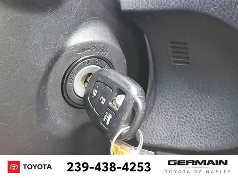 Used 2015 Toyota Corolla LE FWD image 33