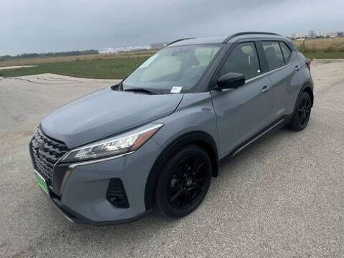 Used 2023 Nissan Kicks SR w/ SR Premium Package FWD image 4