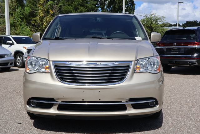Used 2015 Chrysler Town & Country Touring FWD image 3