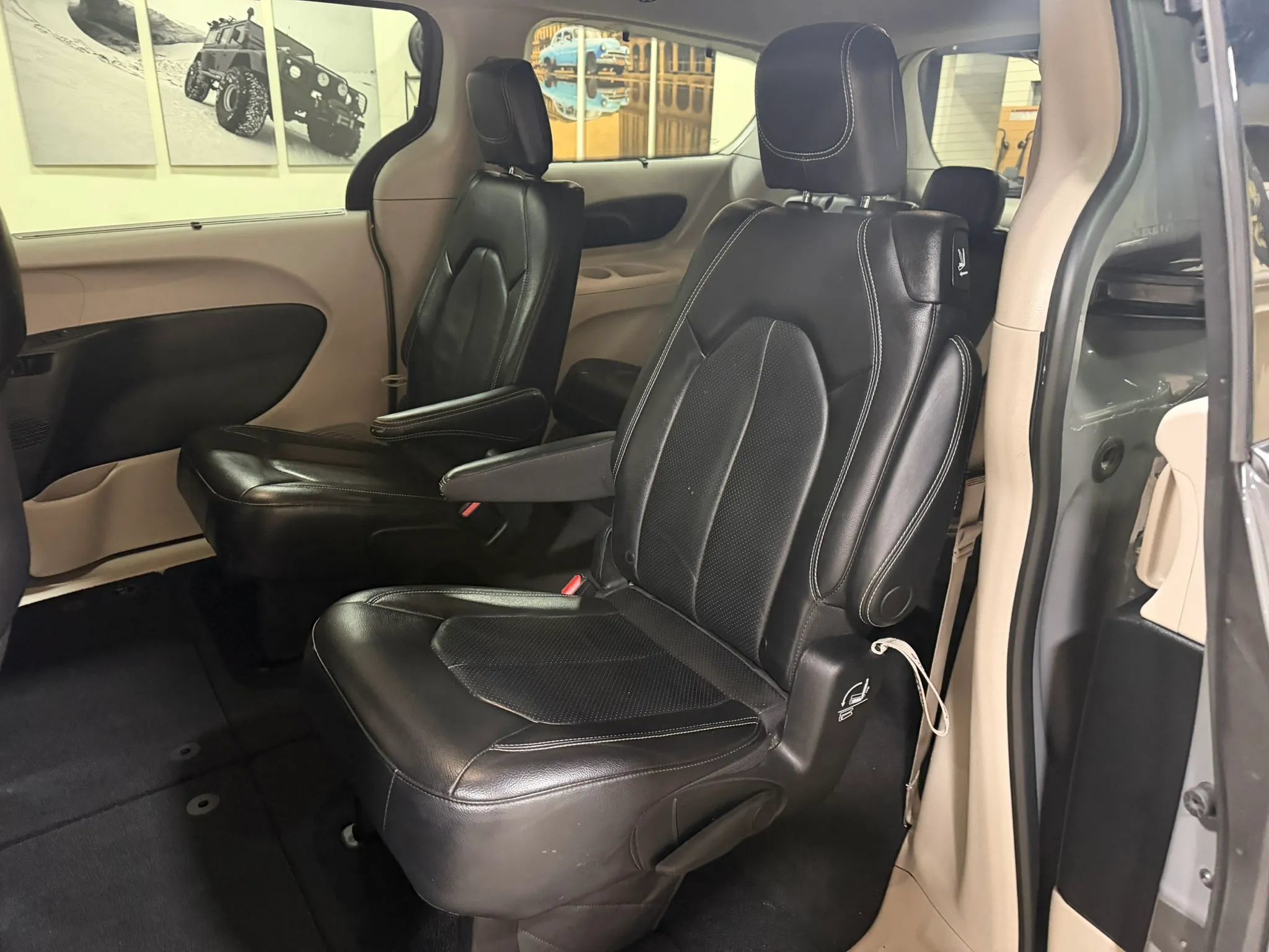 Used 2022 Chrysler Pacifica Touring-L FWD image 37