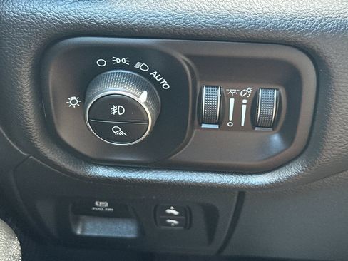 Used 2025 RAM 1500 Big Horn RWD image 34