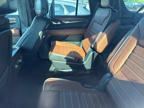 Used 2023 GMC Yukon Denali Ultimate AWD/4WD image 11