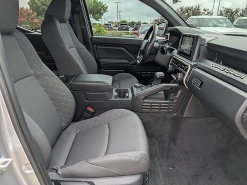 Used 2025 Toyota Tacoma SR AWD/4WD image 33