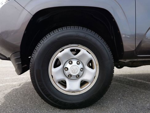 Used 2016 Toyota Tacoma SR image 14