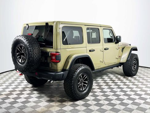 Used 2025 Jeep Wrangler Unlimited Rubicon AWD/4WD image 7