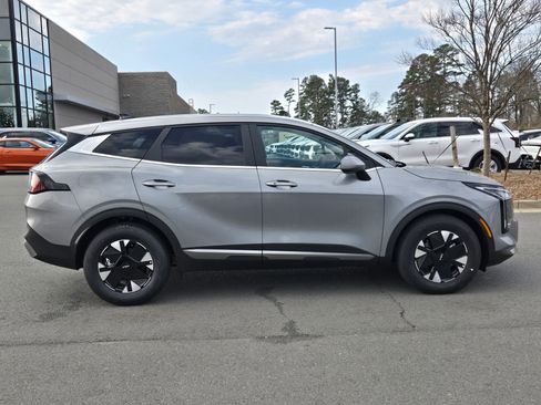 New 2026 Kia Sportage LX image 8
