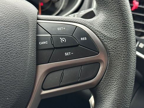 Used 2021 Jeep Cherokee Latitude FWD image 27