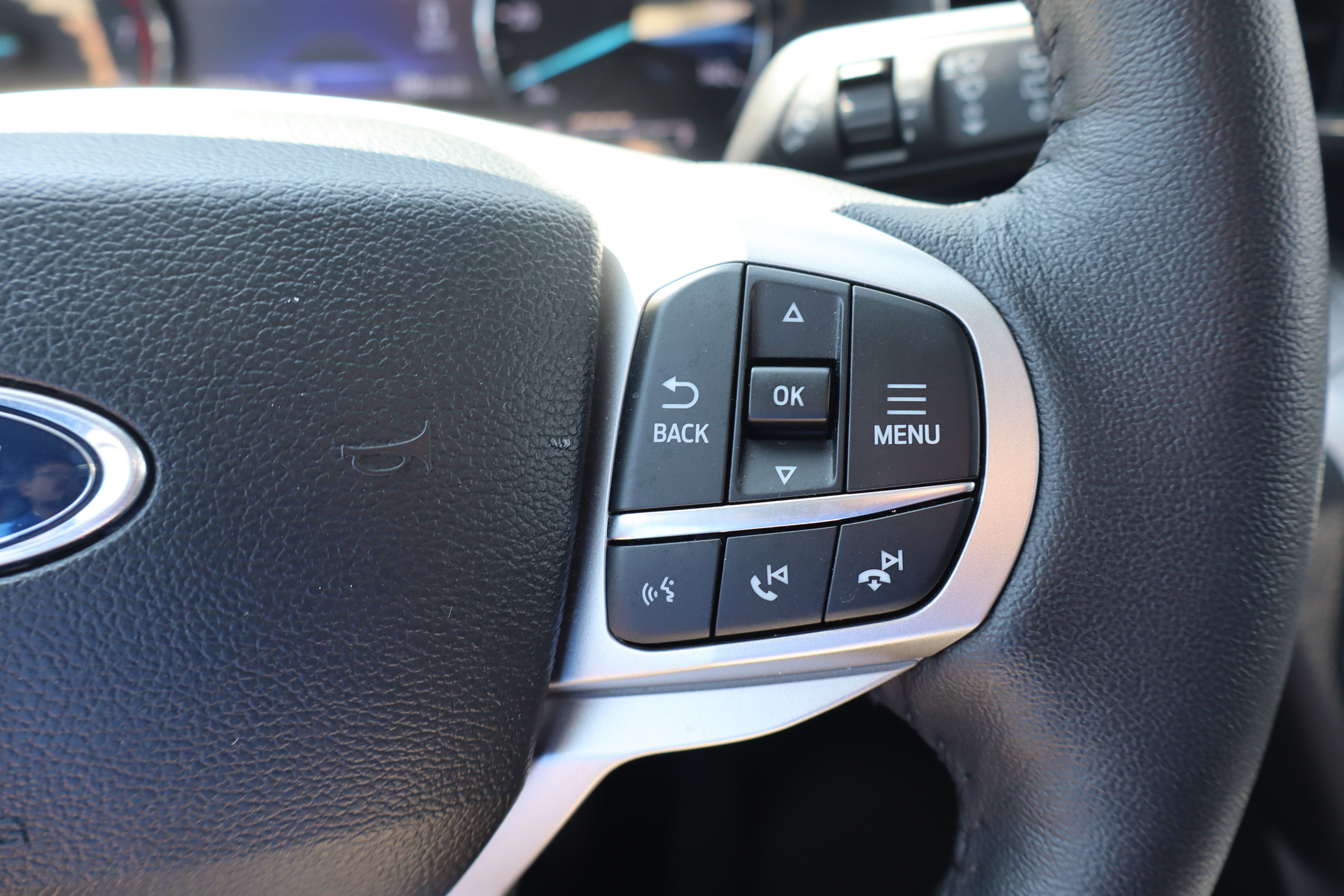 Used 2024 Ford Explorer XLT w/ Equipment Group 202A AWD/4WD image 19