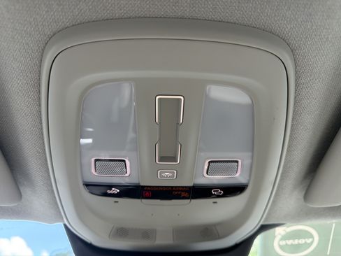 Certified 2025 Volvo XC40 B5 Plus AWD/4WD image 29