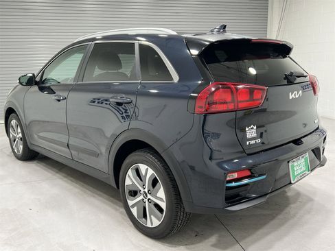 Used 2022 Kia Niro EX image 6