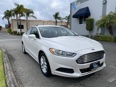 Used 2014 Ford Fusion SE image 3
