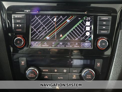 Used 2022 Nissan Rogue Sport SL image 3