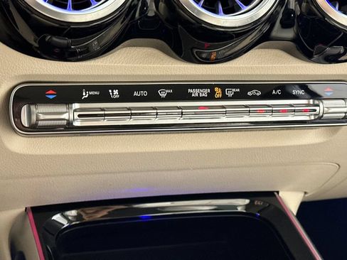Certified 2022 Mercedes-Benz GLB 250 4MATIC image 24