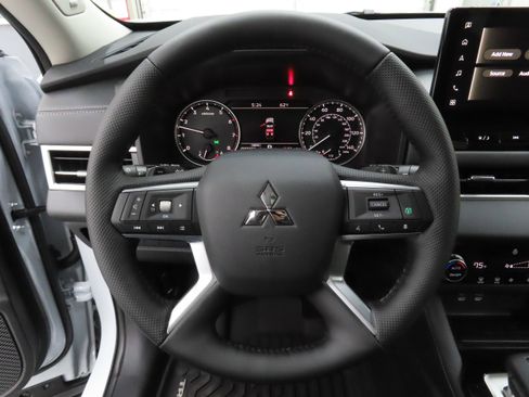 New 2026 Mitsubishi Outlander AWD image 15