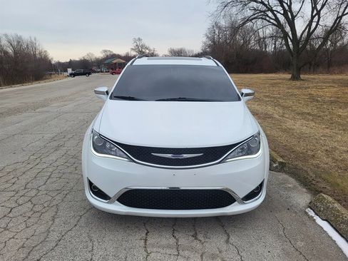 Used 2020 Chrysler Pacifica Limited image 4