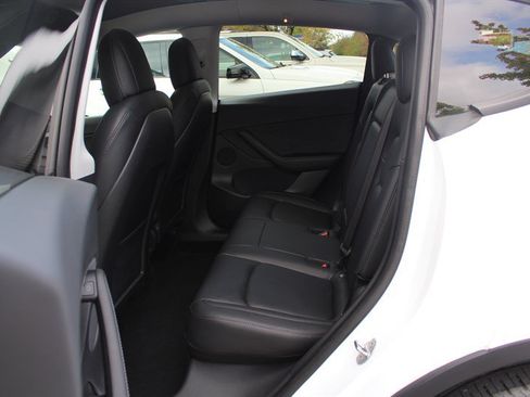 Used 2021 Tesla Model Y Long Range AWD/4WD image 27