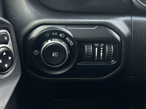 Used 2021 Jeep Wrangler Unlimited Sahara image 24