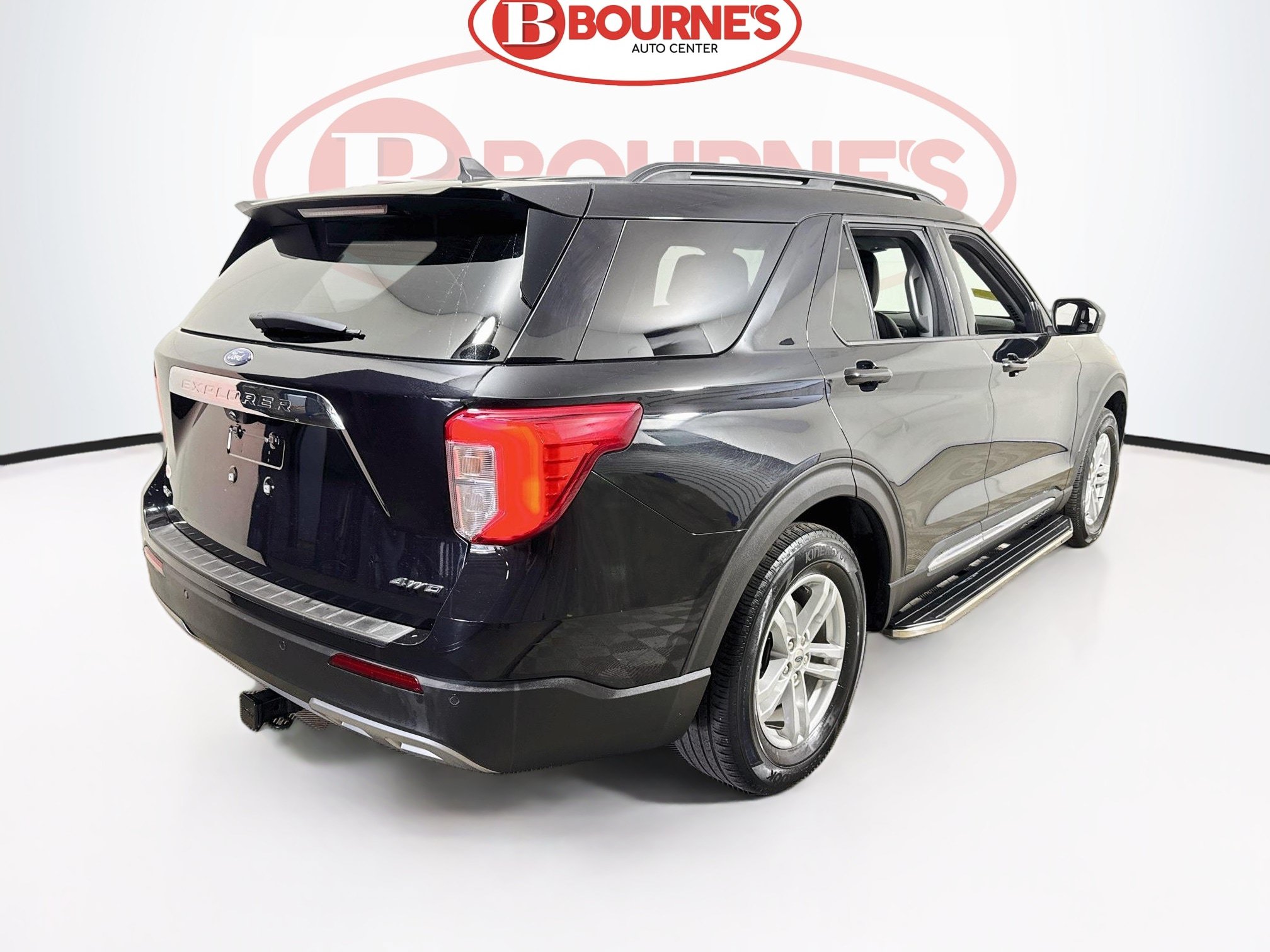 Used 2021 Ford Explorer XLT w/ Equipment Group 202A AWD/4WD image 9