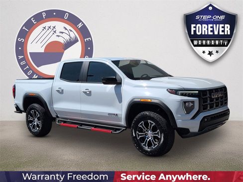 Used 2025 GMC Canyon AT4 image 1