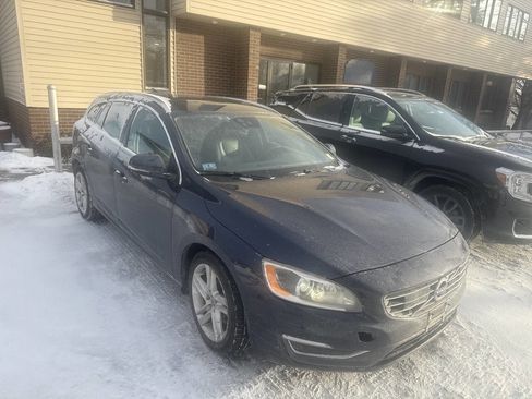 Used 2015 Volvo V60 T5 Platinum image 2
