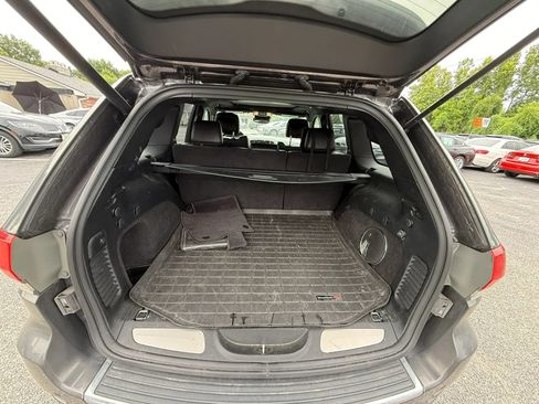 Used 2019 Jeep Grand Cherokee Overland AWD/4WD image 16