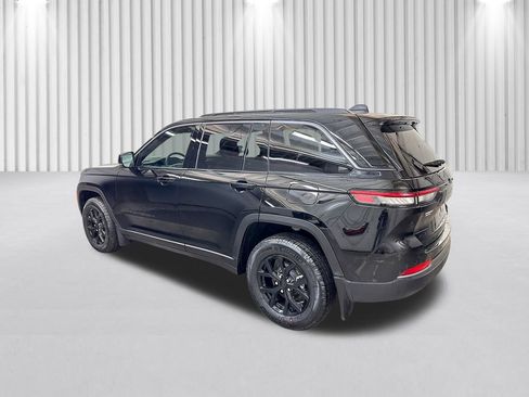 New 2026 Jeep Grand Cherokee Altitude image 7