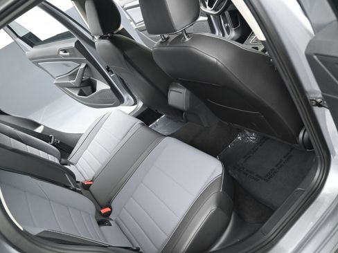 Used 2025 Volkswagen Jetta SE image 6