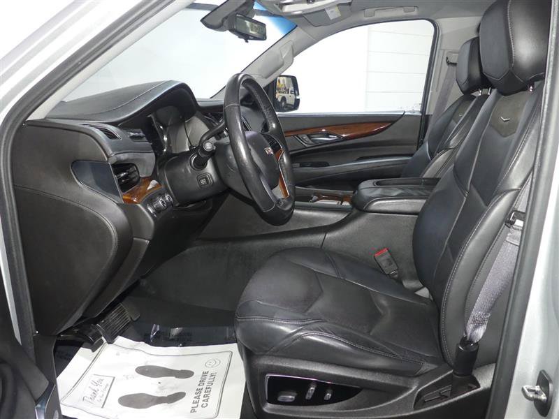 Used 2017 Cadillac Escalade Luxury AWD/4WD image 21