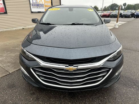 Used 2019 Chevrolet Malibu LT FWD image 2