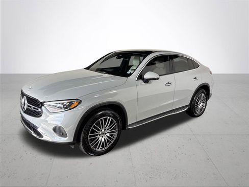 Used 2025 Mercedes-Benz GLC 300 4MATIC image 2