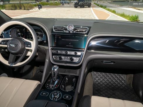 Used 2021 Bentley Bentayga Plug-In Hybrid AWD/4WD image 8
