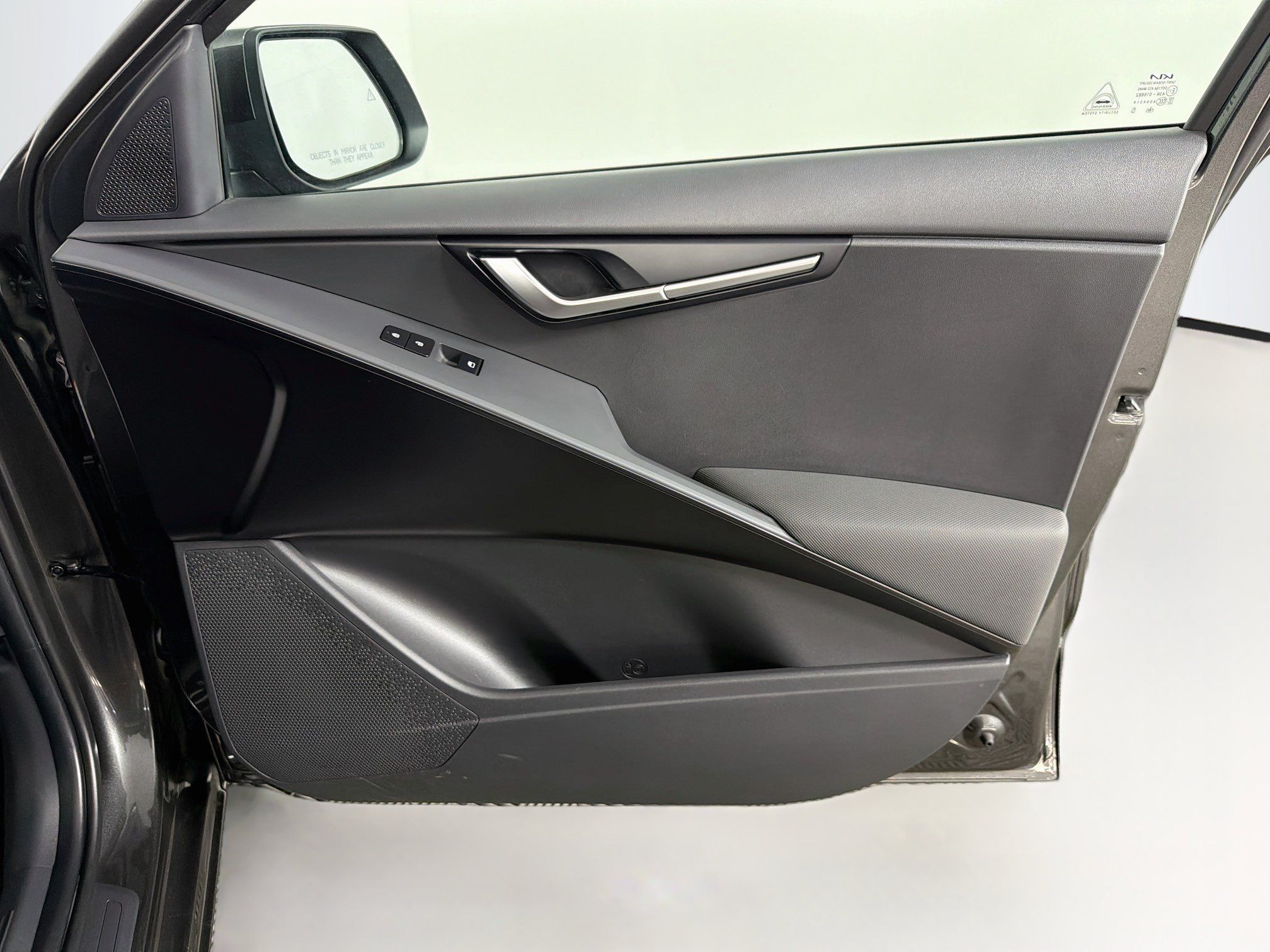 Used 2025 Kia Niro LX FWD image 32