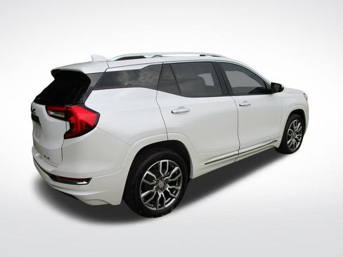 Used 2024 GMC Terrain Denali w/ Denali Premium Package AWD/4WD image 10