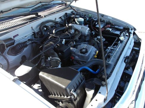 Used 2001 Toyota Tacoma 2WD Xtracab image 16