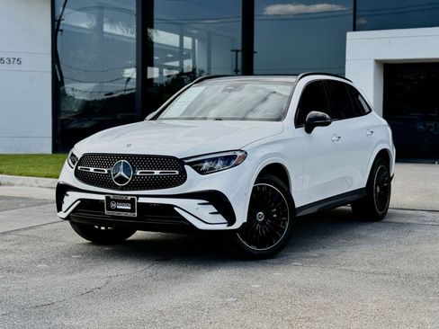 Used 2025 Mercedes-Benz GLC 300 image 2