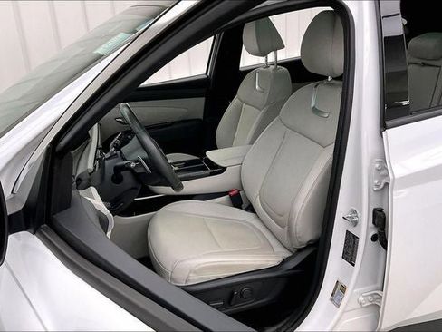 Certified 2025 Hyundai Tucson Limited AWD/4WD image 8