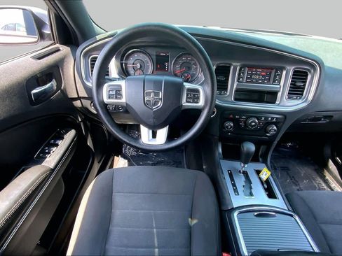 Used 2014 Dodge Charger SE RWD image 6
