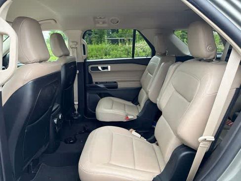Used 2020 Ford Explorer XLT w/ Equipment Group 202A AWD/4WD image 18