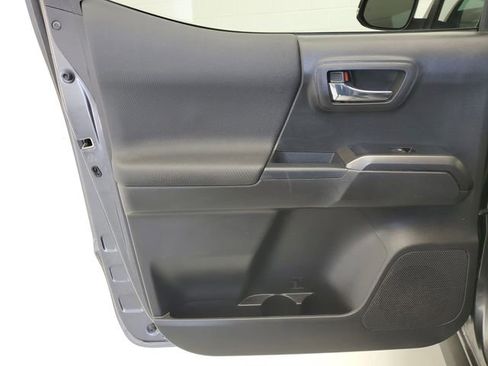 Used 2022 Toyota Tacoma TRD Sport w/ Technology Package image 14