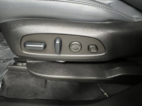 Used 2024 Buick Enclave Premium image 23