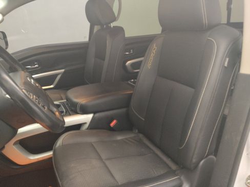 Used 2018 Nissan Titan PRO-4X image 17
