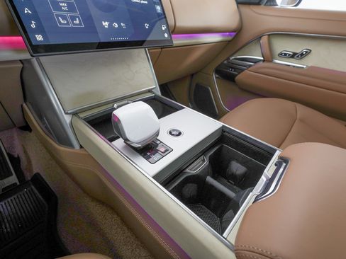 Used 2024 Land Rover Range Rover SV image 23