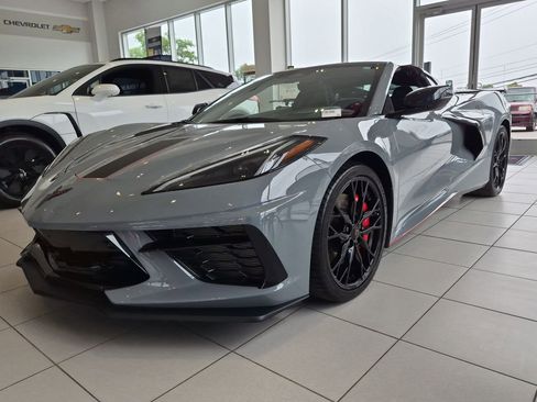 Used 2025 Chevrolet Corvette Stingray Preferred Cpe w/ Z51 Performance Package RWD image 4