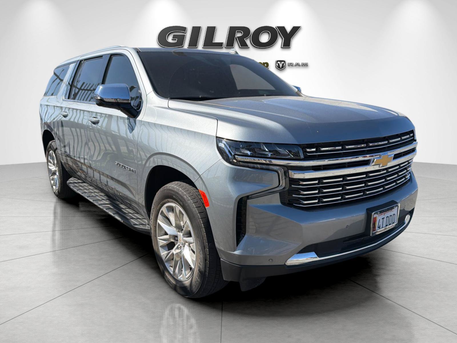 Used 2024 Chevrolet Suburban Premier w/ Premium Package AWD/4WD image 2